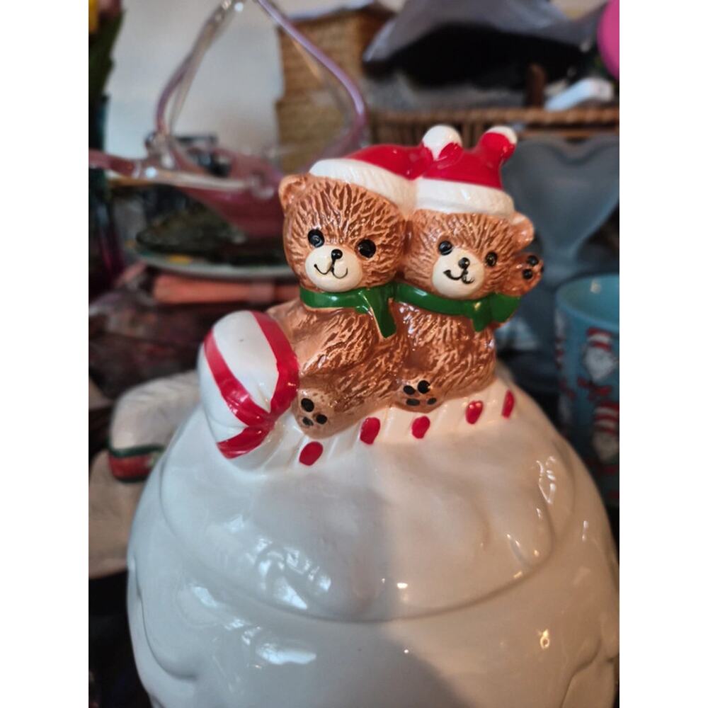 Vintage house of Lloyd Chris t mas around the world snowball candy jar